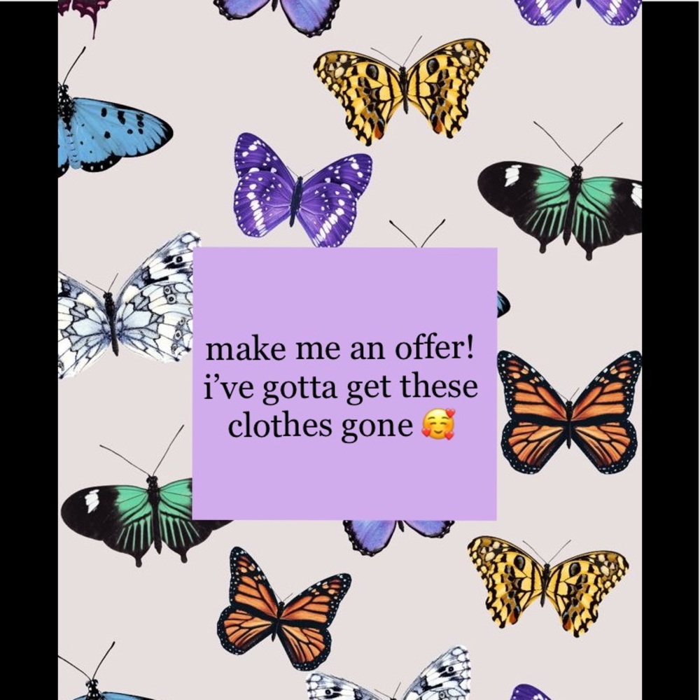 MAKE ME AN OFFER-free ship on 3 or more items